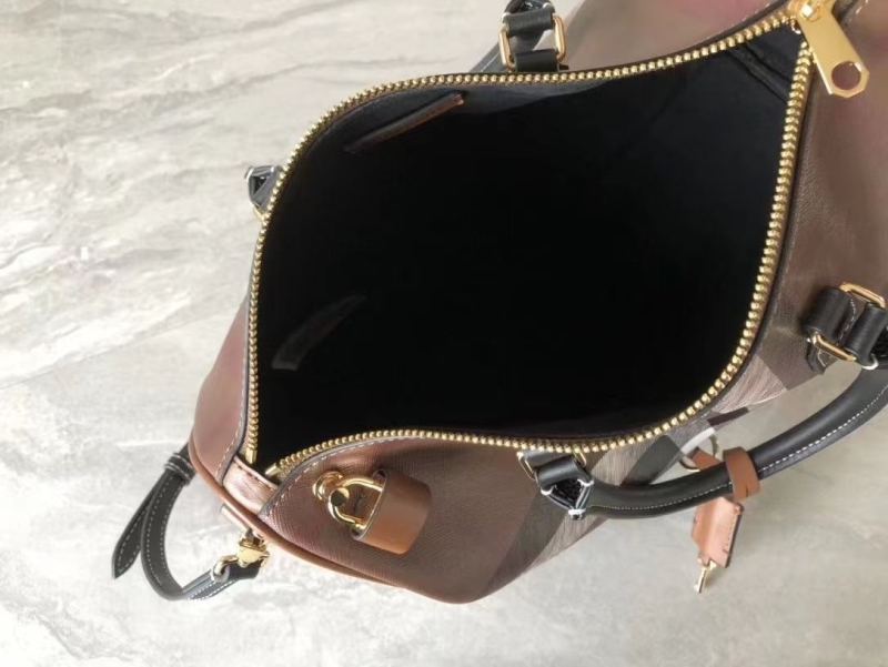 Bv*b*rry travel bags